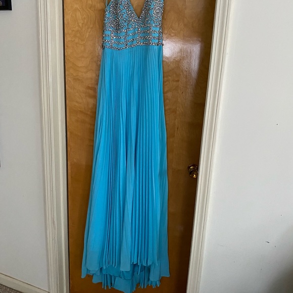 Tony Bowls Gown size 4 - Picture 7 of 7